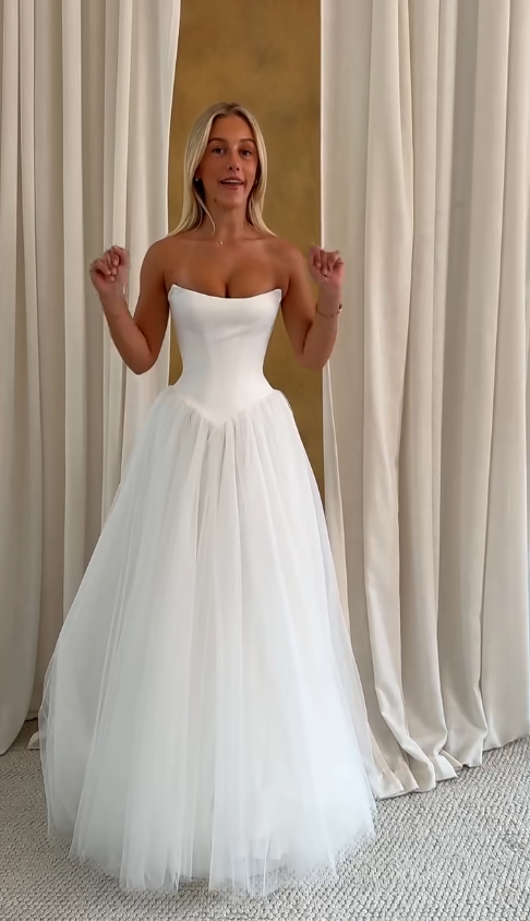Gorgeous Strapless A-Line Wedding Dress Tulle Bridal Gown White Bridal Dress ED09233