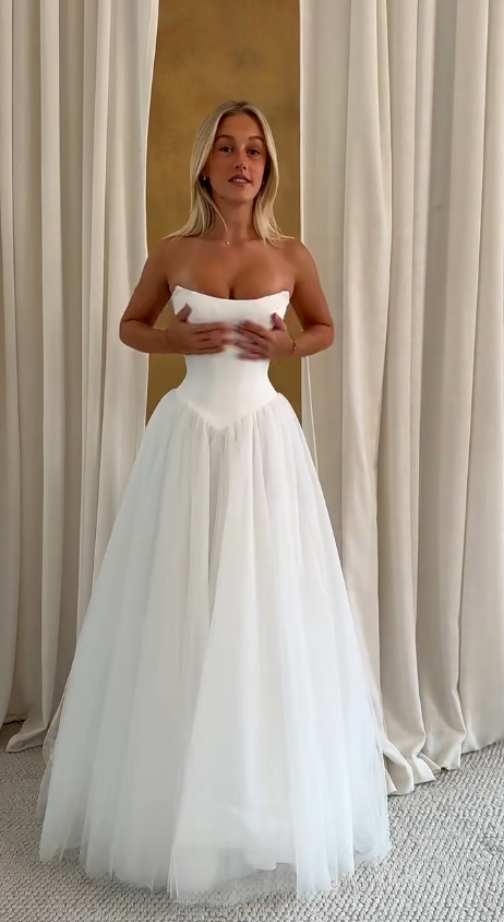Gorgeous Strapless A-Line Wedding Dress Tulle Bridal Gown White Bridal Dress ED09233