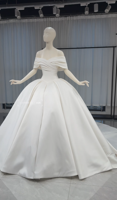 Schlichtes schulterfreies A-Linien-Hochzeitskleid aus Satin Brautkleid Weißes Brautkleid ED09234