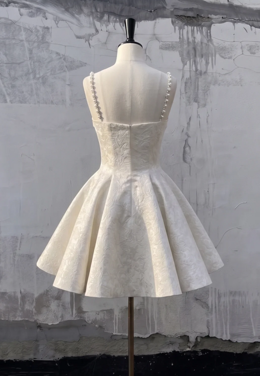 Wunderschönes weißes Hoco-Kleid mit Trägern, A-Linie, kurzes Abschlussballkleid, ärmelloses Satin-Geburtstagskleid ED09254