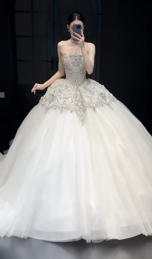 Timeless A-Line Strapless Wedding Dress Tulle Bridal Gown White Bridal Dress ED09270