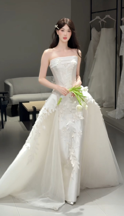 Timeless Strapless Sheath Wedding Dress Satin Bridal Gown White Bridal Dress ED09274