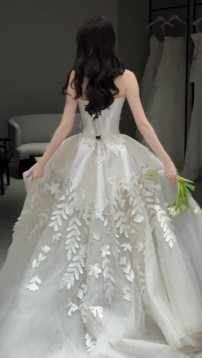 Zeitloses trägerloses Etui-Hochzeitskleid Satin Brautkleid Weißes Brautkleid ED09274