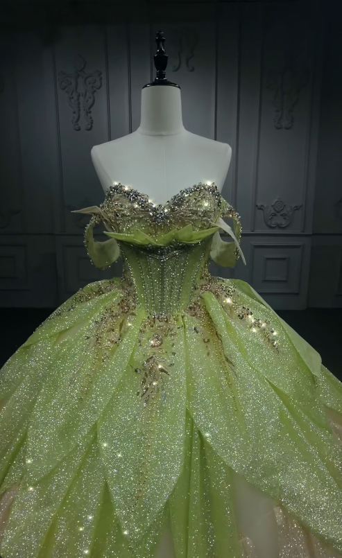 Feenhaftes schulterfreies Ballkleid Quinceanera Kleid Tüll Glitzer Geburtstagskleid Grünes Sweet 16 Kleid ED09278