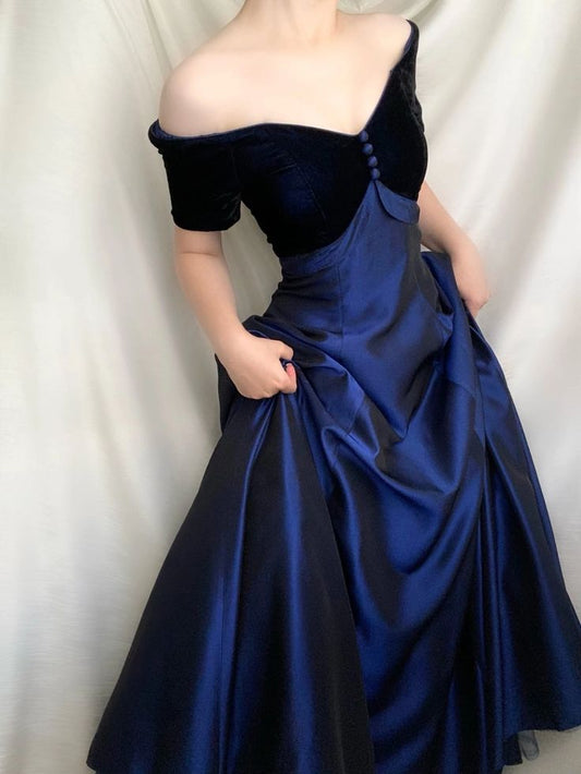 Elegantes marineblaues Ballkleid schulterfreies A-Linien-Kleid für Party Satin langes Abendkleid ED09308