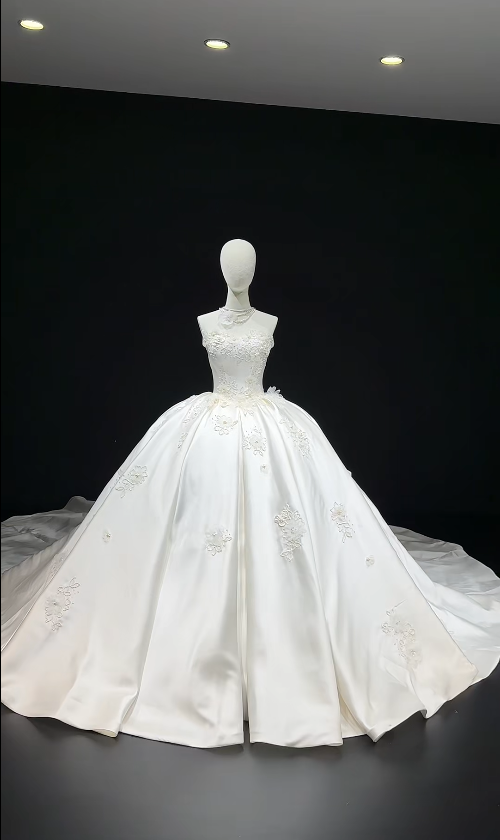 Gorgeous White Wedding Dress Strapless Satin Birdal Dress A-Line Bridal Gown ED09327