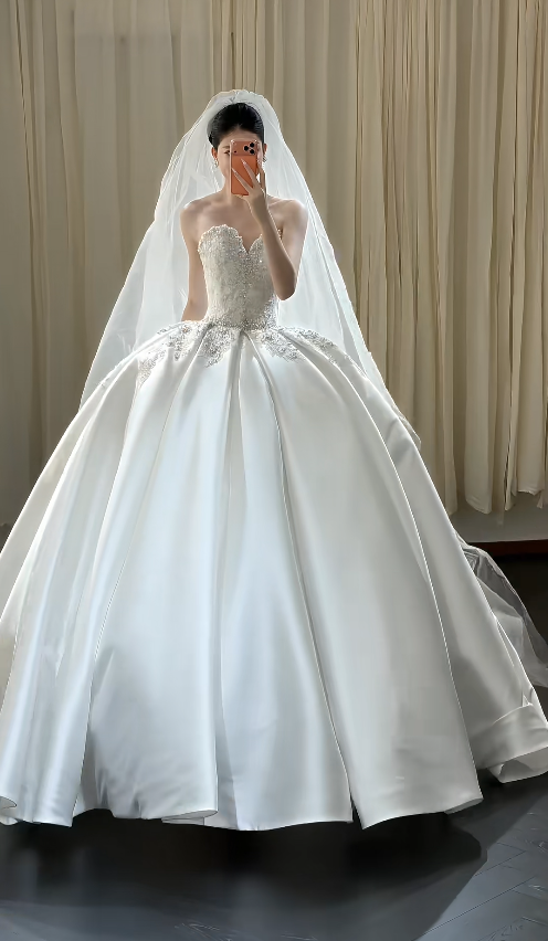 Gorgeous White Wedding Dress Sweetheart Satin Birdal Dress A-Line Bridal Gown ED09329