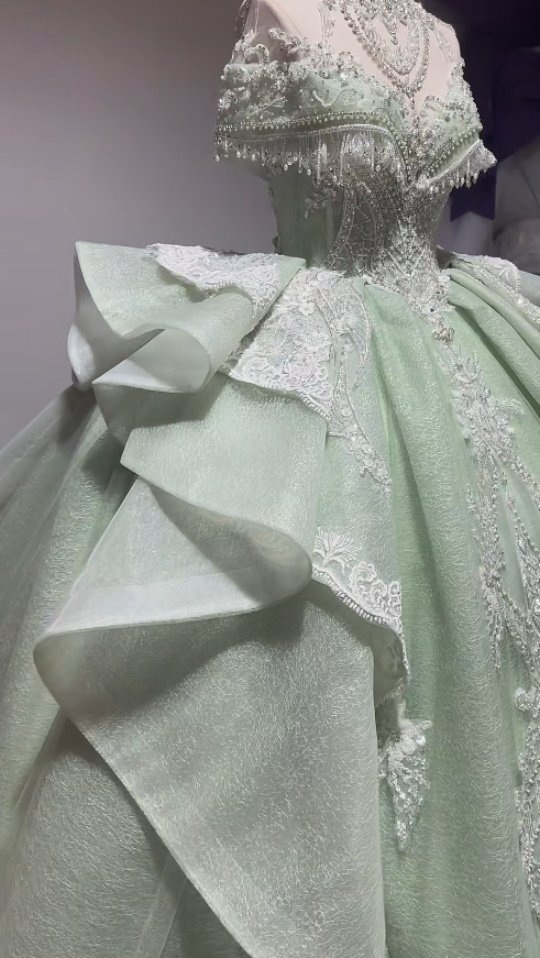 Elfenhaftes grünes Ballkleid Quinceanera-Kleid schulterfrei Tüll Sweet 16 Kleid ED09405