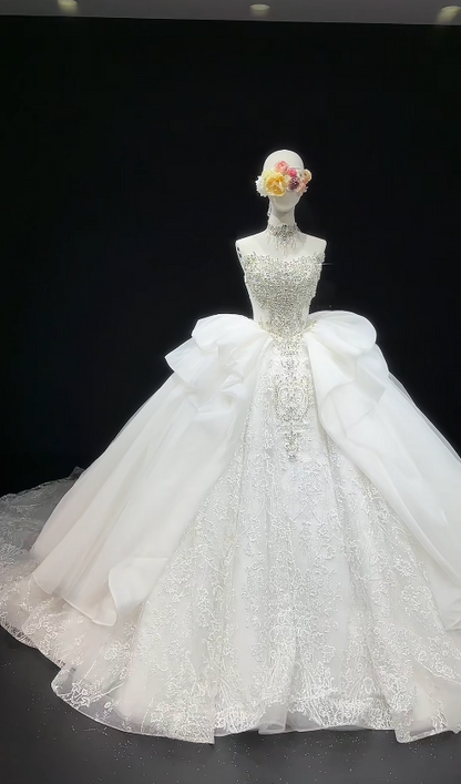 Schlichtes, weißes A-Linien-Hochzeitskleid aus Tüll, trägerloses Brautkleid ED09411