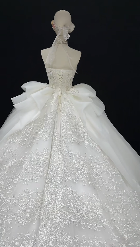 Schlichtes, weißes A-Linien-Hochzeitskleid aus Tüll, trägerloses Brautkleid ED09411