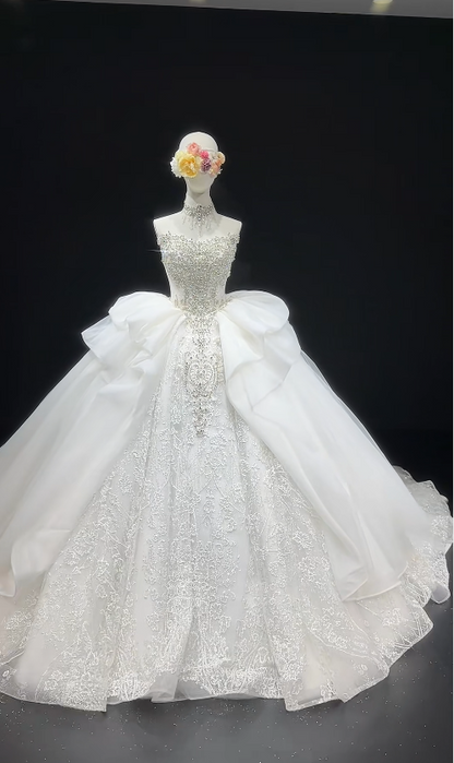 Schlichtes, weißes A-Linien-Hochzeitskleid aus Tüll, trägerloses Brautkleid ED09411
