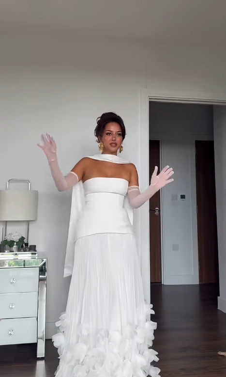 Elegant White Wedding Dress Strapless Bridal Gown Sheath Tulle Bridal Dress ED09501