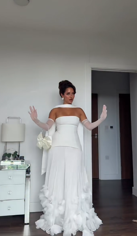 Elegant White Wedding Dress Strapless Bridal Gown Sheath Tulle Bridal Dress ED09501