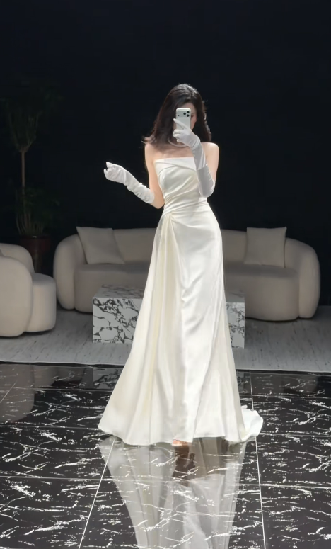 Elegant White Wedding Dress Strapless Bridal Gown Sheath Satin Bridal Dress ED09502