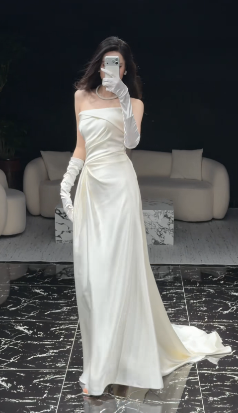Elegant White Wedding Dress Strapless Bridal Gown Sheath Satin Bridal Dress ED09502