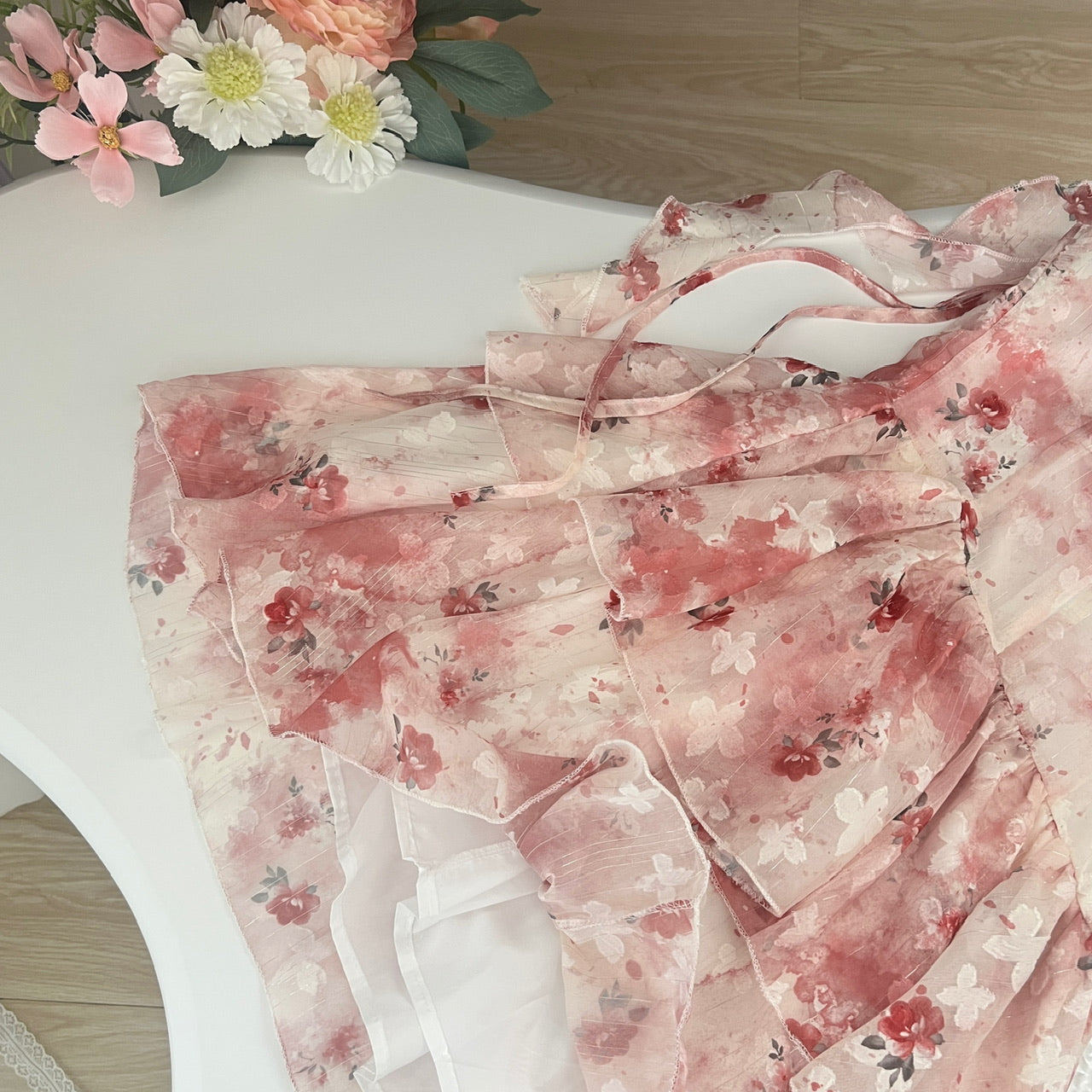 Unregelmäßiges rosa Blumen-Hosenträgerkleid ED0951