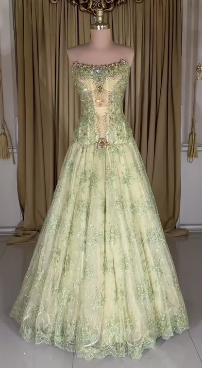 Robe de bal verte chic sans bretelles trapèze en tulle orné de perles longue robe de soirée ED09526