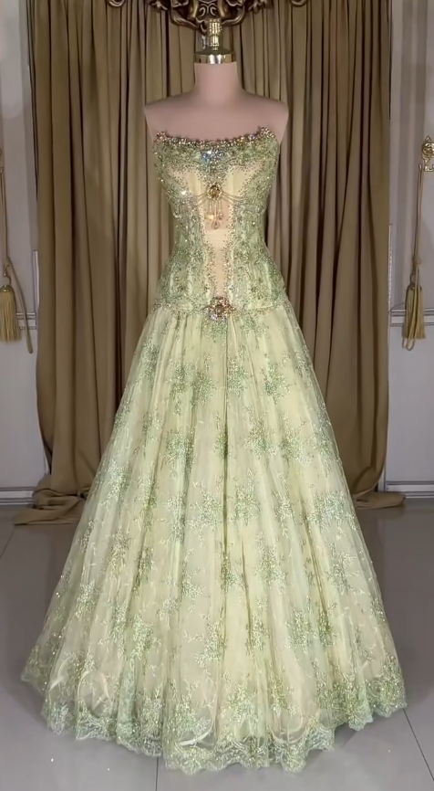 Chic Green Prom Dress Strapless A-Line Beaded Tulle Long Evening Dress ED09526