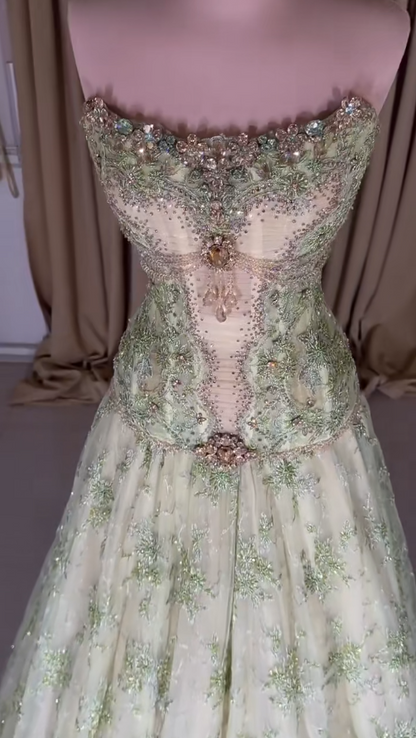 Robe de bal verte chic sans bretelles trapèze en tulle orné de perles longue robe de soirée ED09526