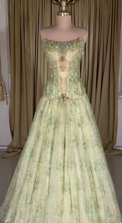 Robe de bal verte chic sans bretelles trapèze en tulle orné de perles longue robe de soirée ED09526