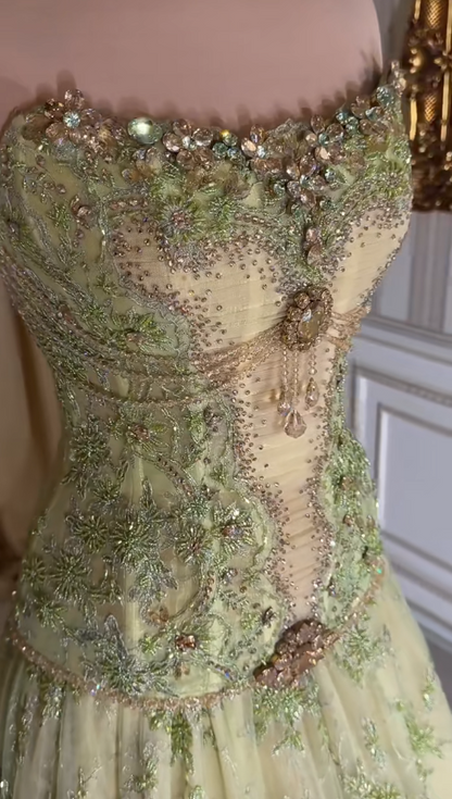 Robe de bal verte chic sans bretelles trapèze en tulle orné de perles longue robe de soirée ED09526
