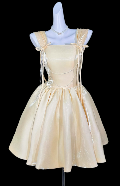 Chic Robe de bal courte jaune avec bretelles, coupe trapèze pour soirée, robe d'anniversaire en satin ED09565