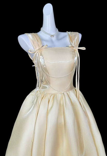 Chic Robe de bal courte jaune avec bretelles, coupe trapèze pour soirée, robe d'anniversaire en satin ED09565