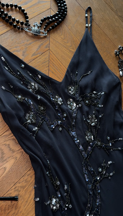 Robe de bal courte noire chic à bretelles fourreau pour soirée, robe d'anniversaire en mousselle perlée ED09566