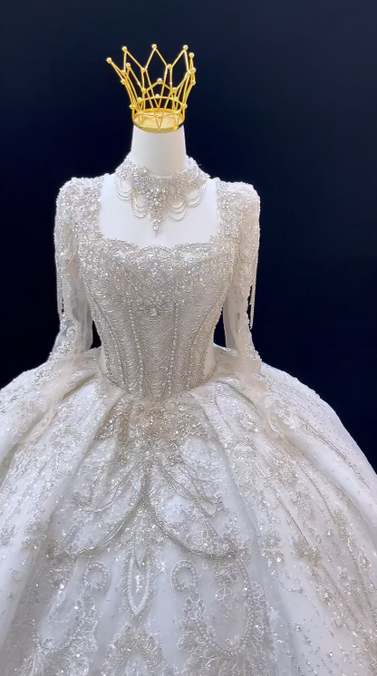 Robe de mariée intemporelle en tulle blanc, coupe trapèze à encolure carrée ED09594