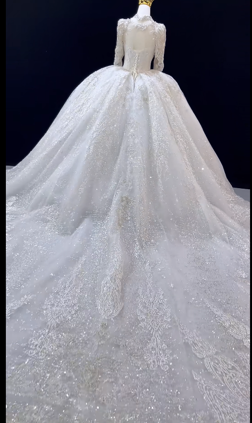 Robe de mariée intemporelle en tulle blanc, coupe trapèze à encolure carrée ED09594