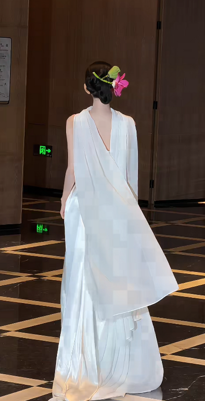 Robe de mariée intemporelle fourreau sans bretelles en satin blanc ED09596