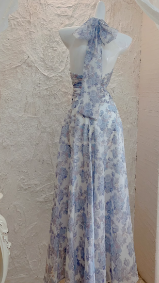 Französisches Neckholderkleid mit Blumendruck ED01467