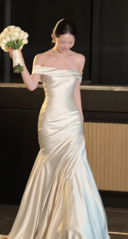 Robe de mariée trapèze en satin champagne modeste pour la mariée ED09687