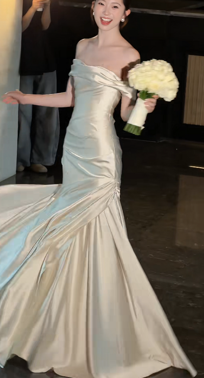 Robe de mariée trapèze en satin champagne modeste pour la mariée ED09687