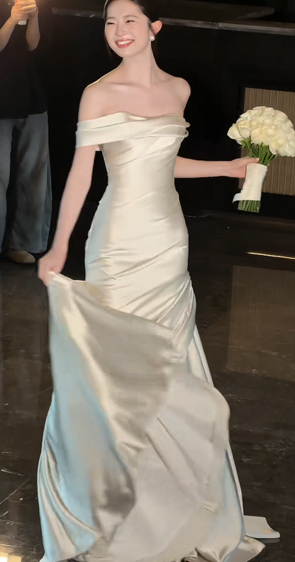 Robe de mariée trapèze en satin champagne modeste pour la mariée ED09687