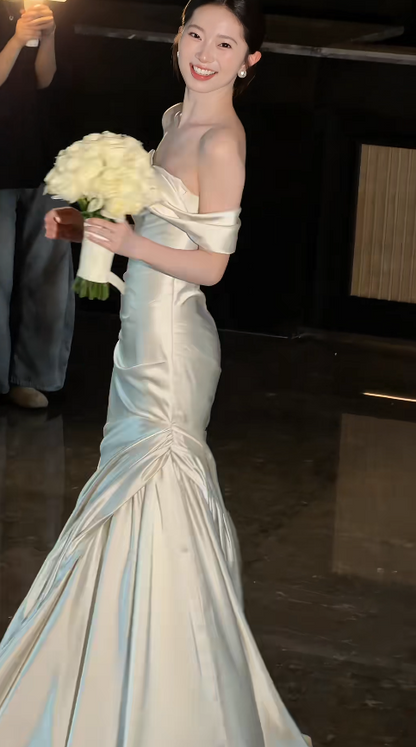 Robe de mariée trapèze en satin champagne modeste pour la mariée ED09687
