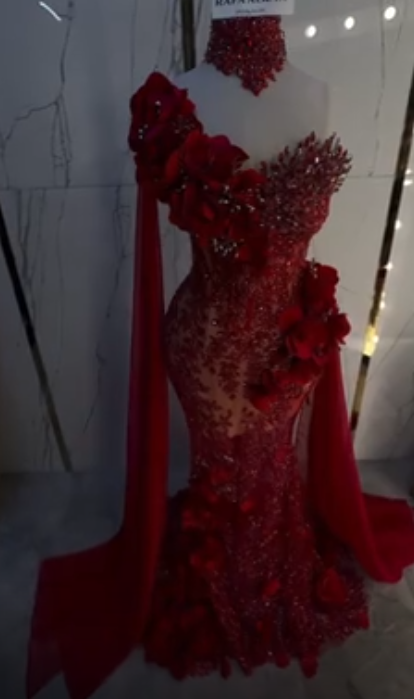 Robe de bal sirène longue ED09734 bordeaux asymétrique en tulle orné de perles