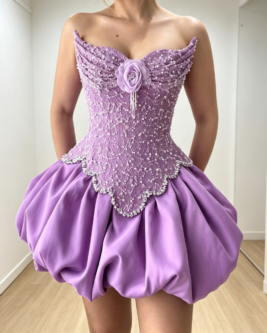 Modisches, kurzes lila Ballkleid, trägerloses A-Linien-Kleid für Homecoming, perlenbesetztes Satin-Kleid für Geburtstage ED09743