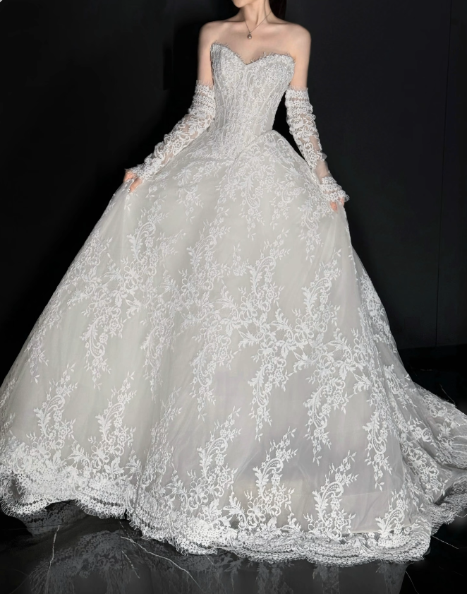 Chic White Bridal Gown A-line Lace Wedding Dress ED09754