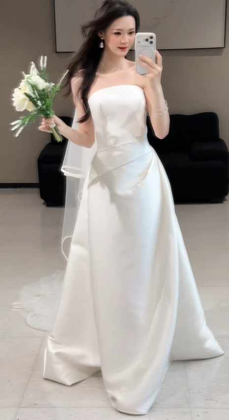 Chic White Bridal Gown Sheath Satin Wedding Dress ED09755
