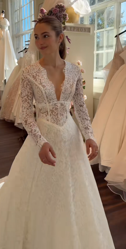 Chic White Wedding Dress A-line Lace Bridal Gown ED09900