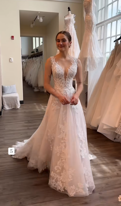 Chic White Wedding Dress A-line Lace Bridal Gown ED09901