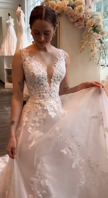 Chic White Wedding Dress A-line Lace Bridal Gown ED09901