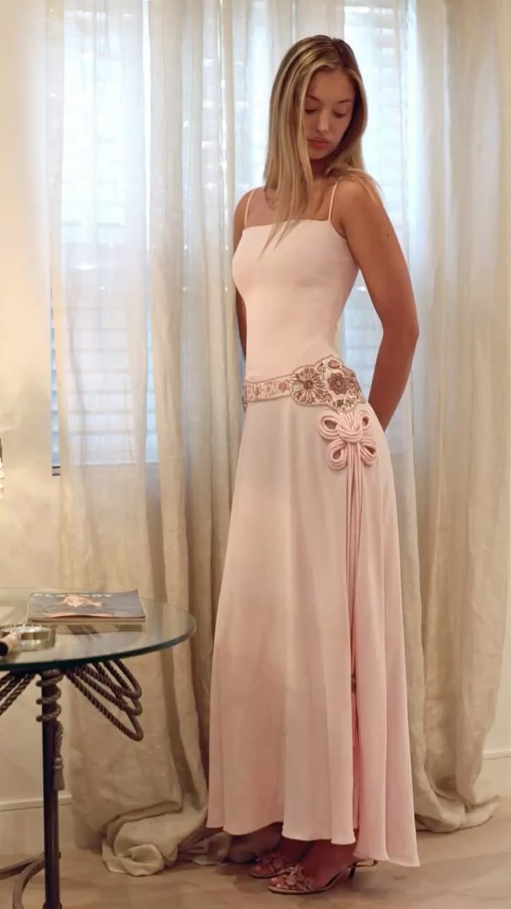 Elegantes rosafarbenes Ballkleid mit Spaghettiträgern, Etui-Schnitt, Satin, langes Abendkleid ED09967