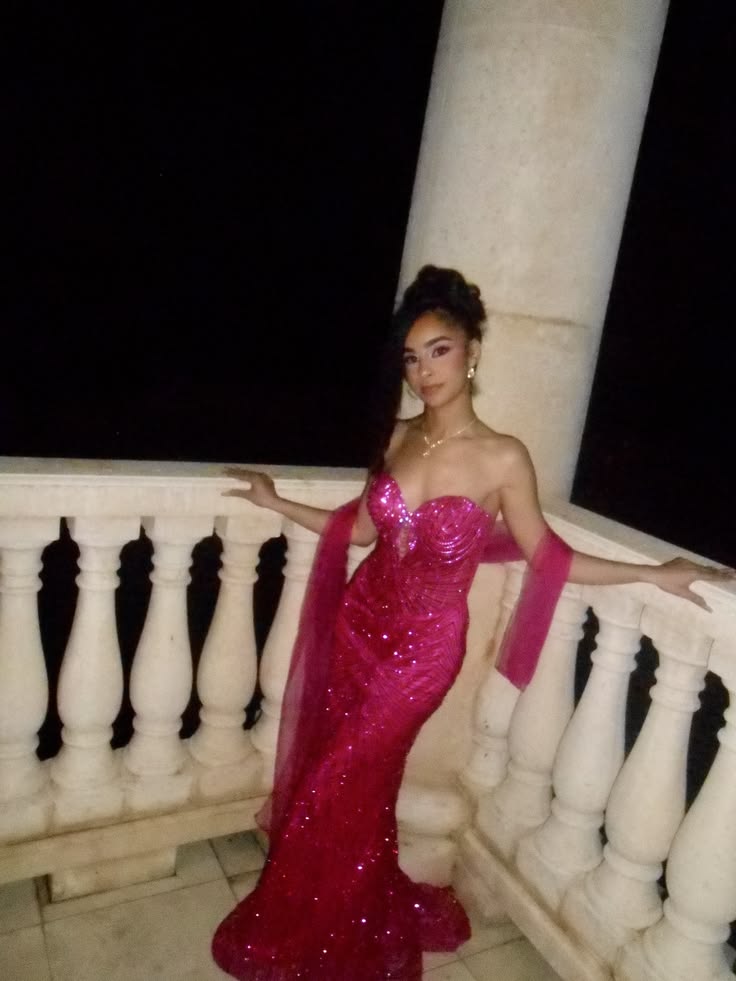 Elegantes heißrosa Ballkleid Meerjungfrau Tüll Perlenbesetztes langes Abendkleid ED09975