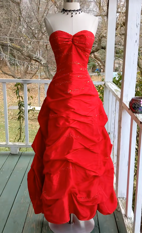 Élégante Robe de Soirée Rouge Longue en Satin Coupe A-ligne Robe de Bal ED10021