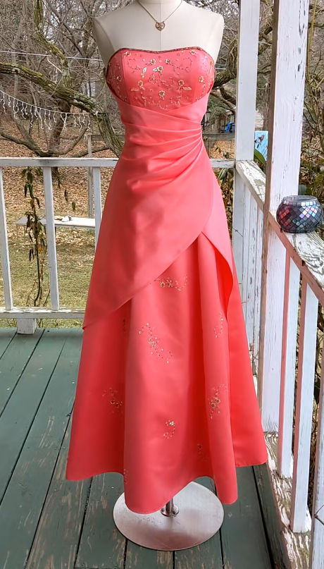 Elegantes langes Abendkleid Koralle Satin Perlen A-Linie Ballkleid ED10030