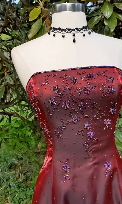 Robe longue de soirée élégante bordeaux en satin perlé, coupe trapèze, robe de bal ED10035