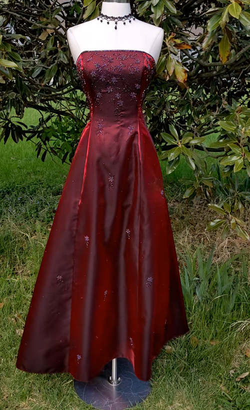 Robe longue de soirée élégante bordeaux en satin perlé, coupe trapèze, robe de bal ED10035