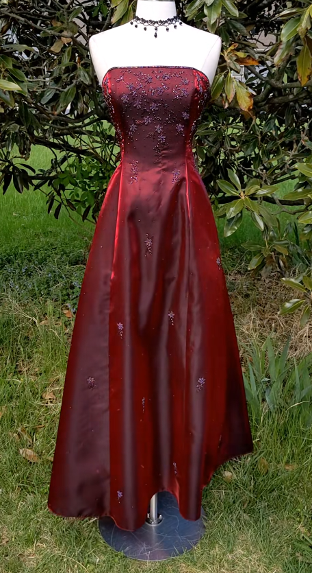 Robe longue de soirée élégante bordeaux en satin perlé, coupe trapèze, robe de bal ED10035